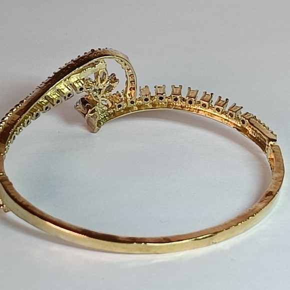 Designer Women's Kada - Picture 3 of 4